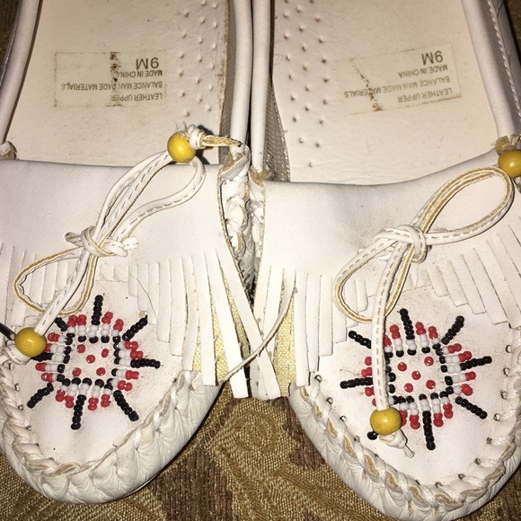 Embellished white sequin Flat Moccasins 9(M - Picture 4 of 8